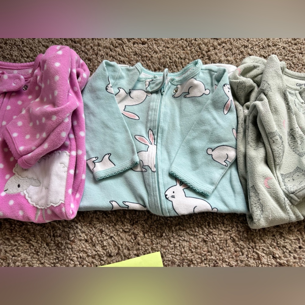 Bundle of baby pajamas-3 items - Picture 2 of 6